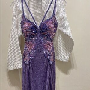 sherri hill butterfly dress purple Get ready to turn heads in Sherri Hill's 54836! This stunning butterfly bugle beaded gown features a fierce high slit, an open back, and dazzling embellishments. Shown in lilac, but